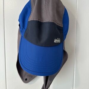 REI Trailmade cap with cape